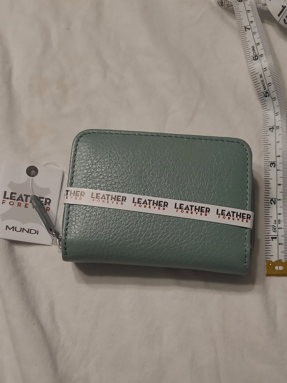 mundi Pebbled Zip Card Holder in Sage